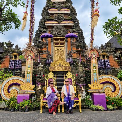 Our travellers on the golden thrones at a Bali temple gate